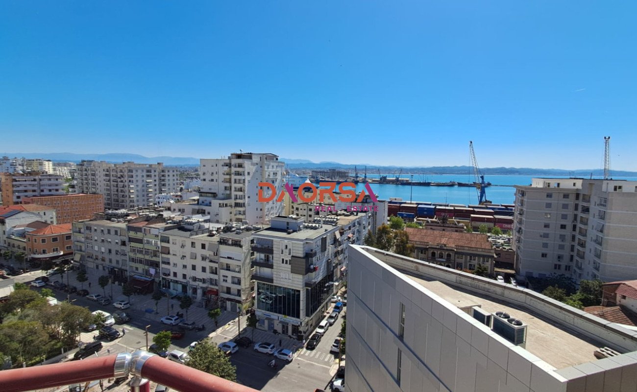 Jepet me qira 2+1 ne qender durres