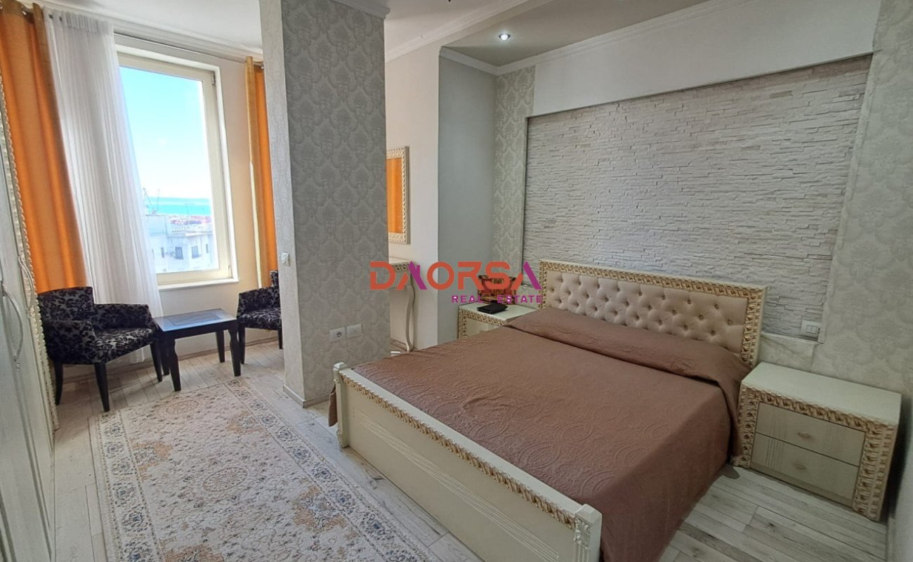 Jepet me qira 2+1 ne qender durres
