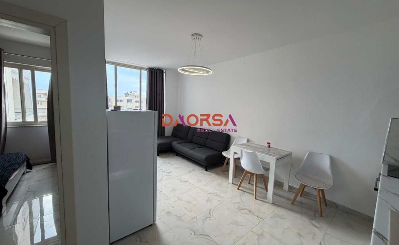Shitet apartament 1+1 në zonën e plazhit.