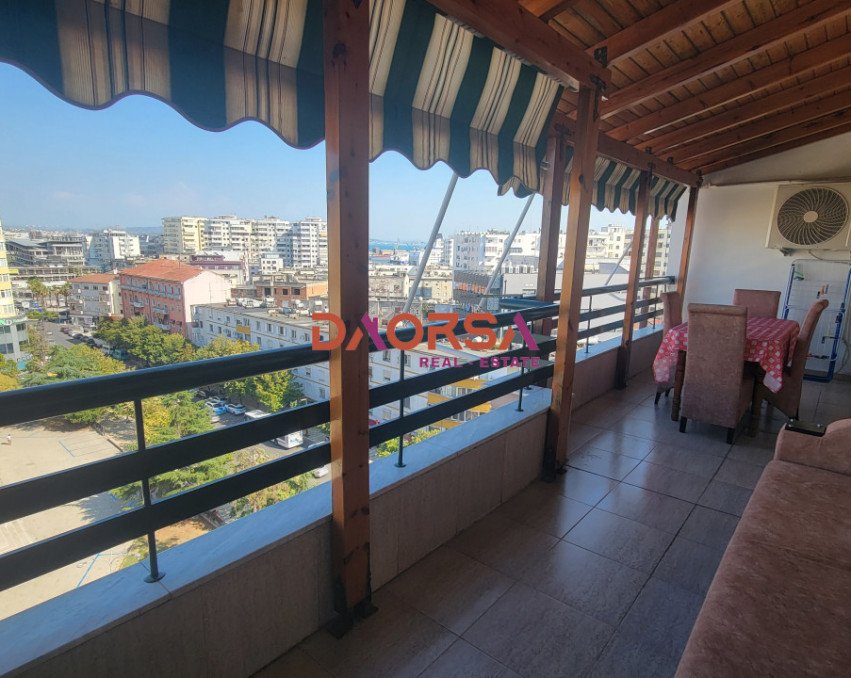 Jepet me qira 2+1 ne qender durres