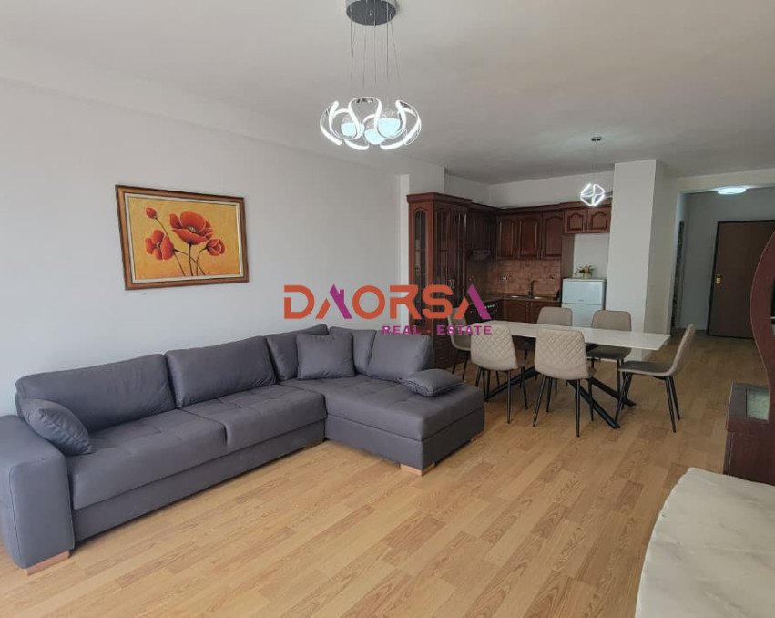 SHITET 2+1+2 NE PLAZH DURRES