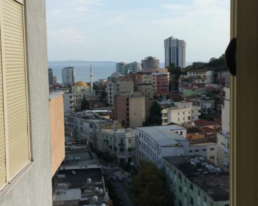 Shitet Apartament 1+1 – Qendra e Durrësit,