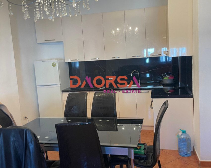 Jepet me qira apartament 1+1 në qendër të Durrësit