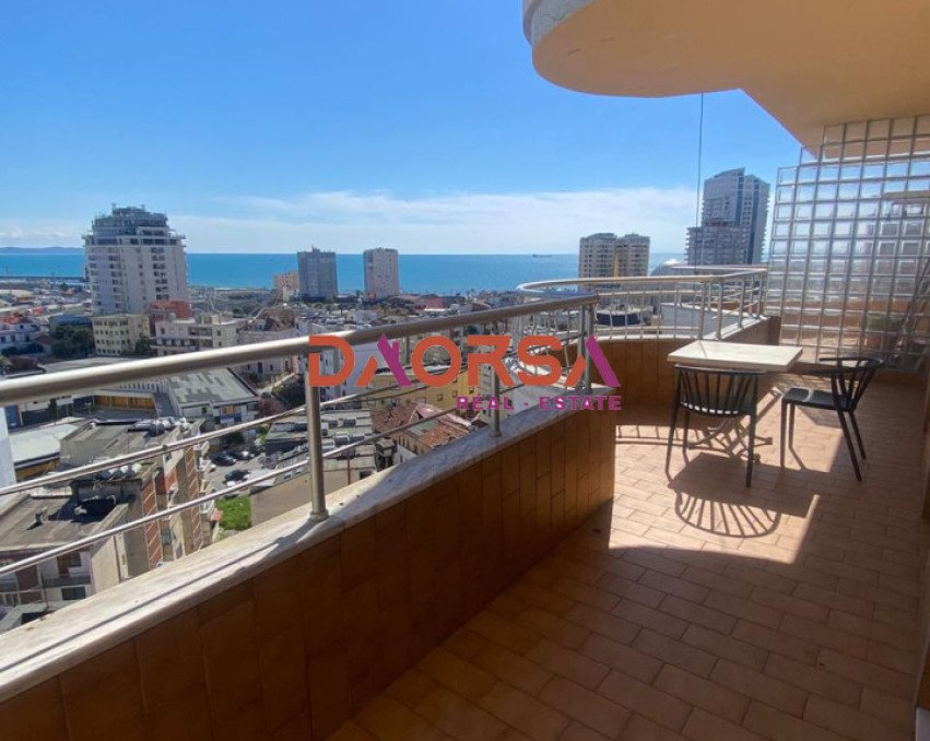 JEPET ME QIRA 2+1+2 NE DURRES QENDER