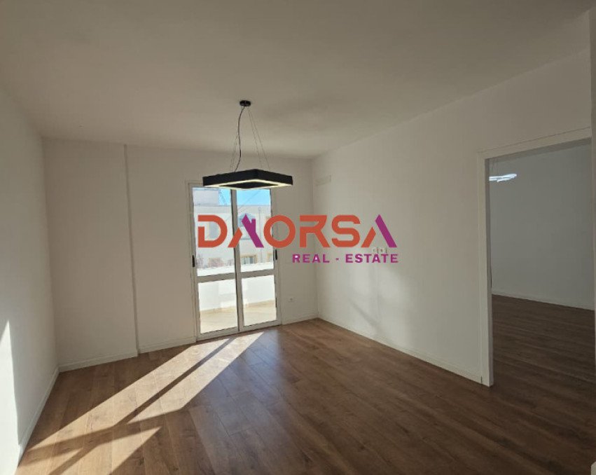 Shitet apartament 2+1 pranë Spitalit Dylli, Durrës