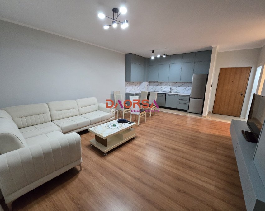 Jepet me qira apartament 2+1 në qendër të Durrësit