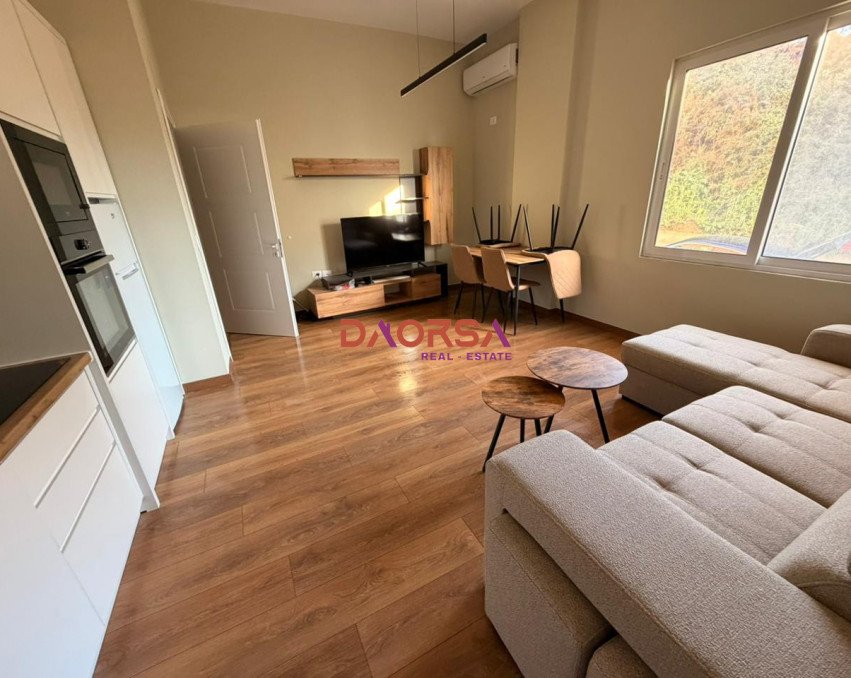 SHITET GAZONIERE NE SHKEMBIJN E KAVAJES