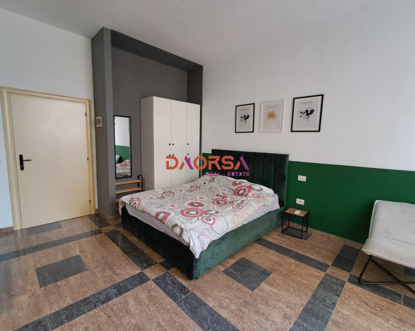 Shitet gazonere ne plazh durres