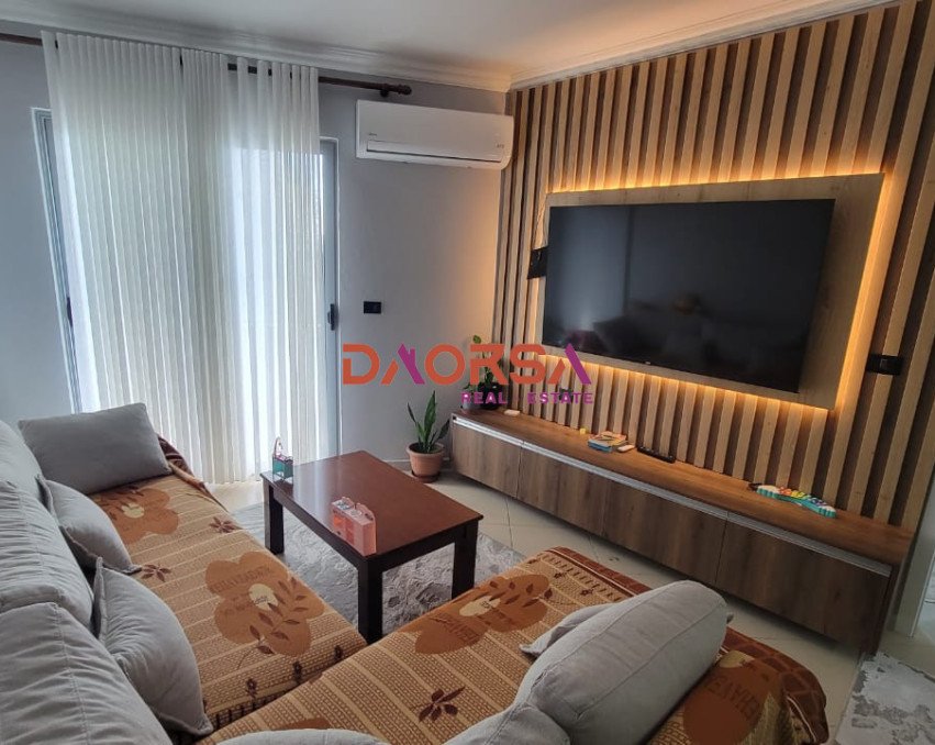 Shitet apartament 2+1 ne durres