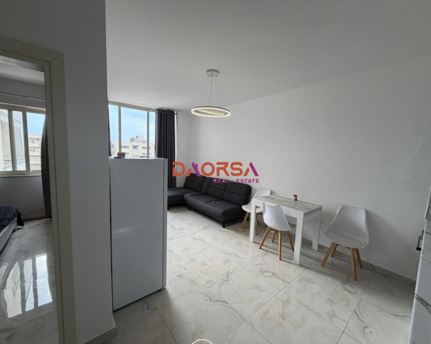 Shitet apartament 1+1 në zonën e Plazhit.