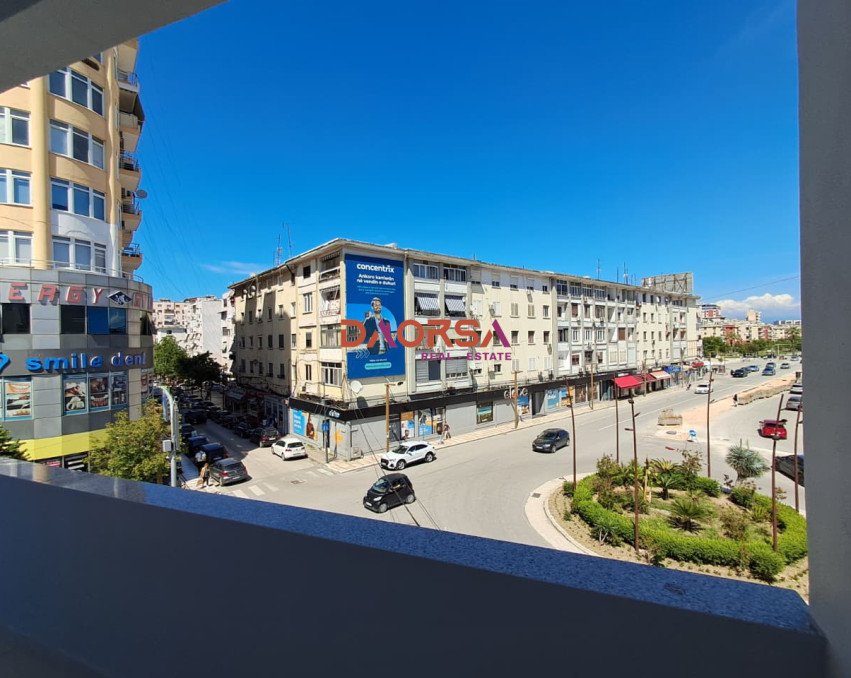 JEPET ME QIRA AMBJENT BIZNESI 129 M² NË DURRËS