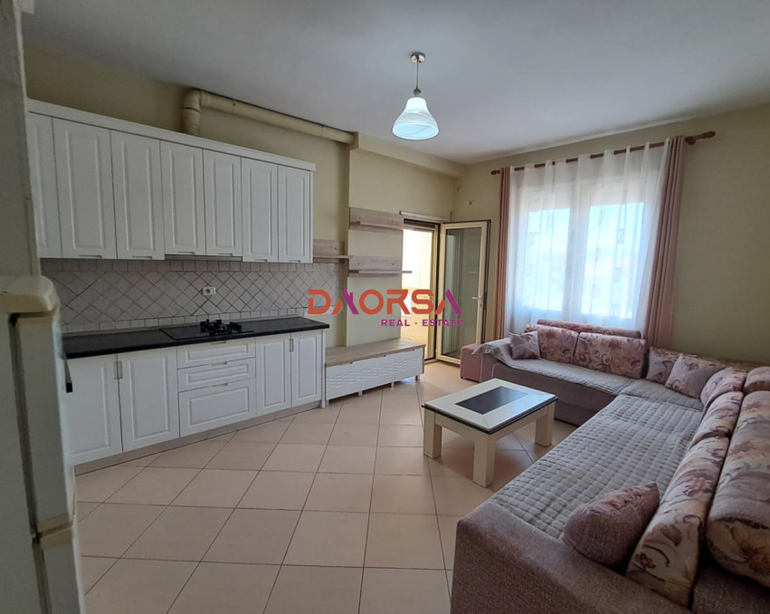 Shitet apartament 2+1 ne durres